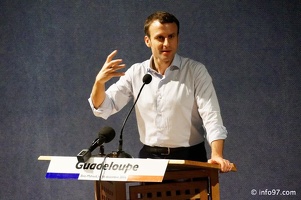 emmanuel-macron-23