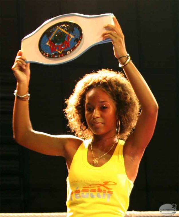 autour-kick3.jpg