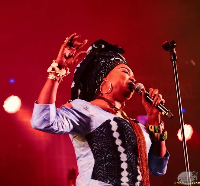 oumou-sangare-04.jpg