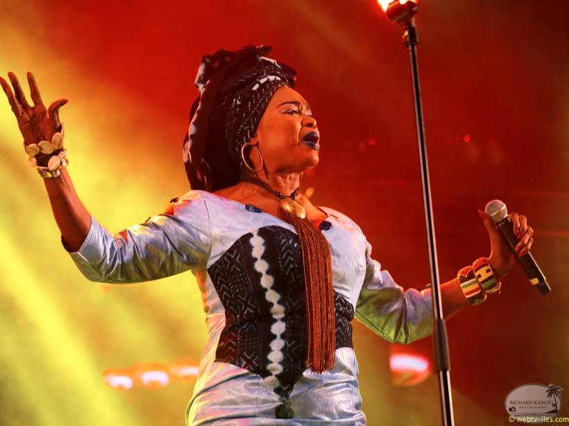 oumou-sangare-09.jpg