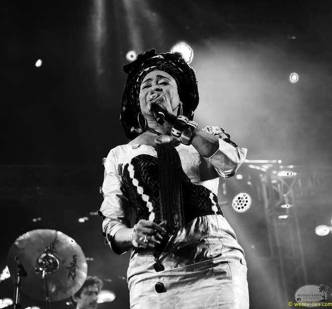 oumou-sangare-11.jpg