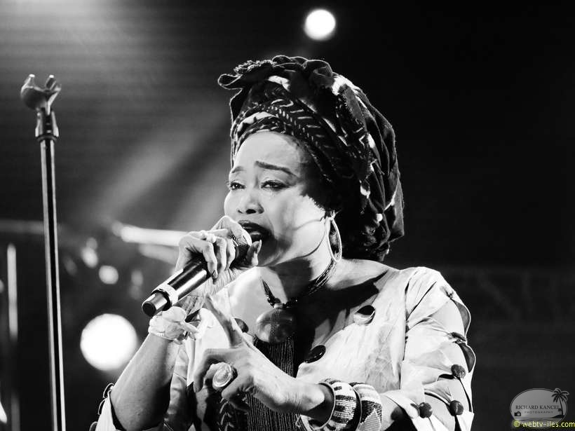 oumou-sangare-22.jpg
