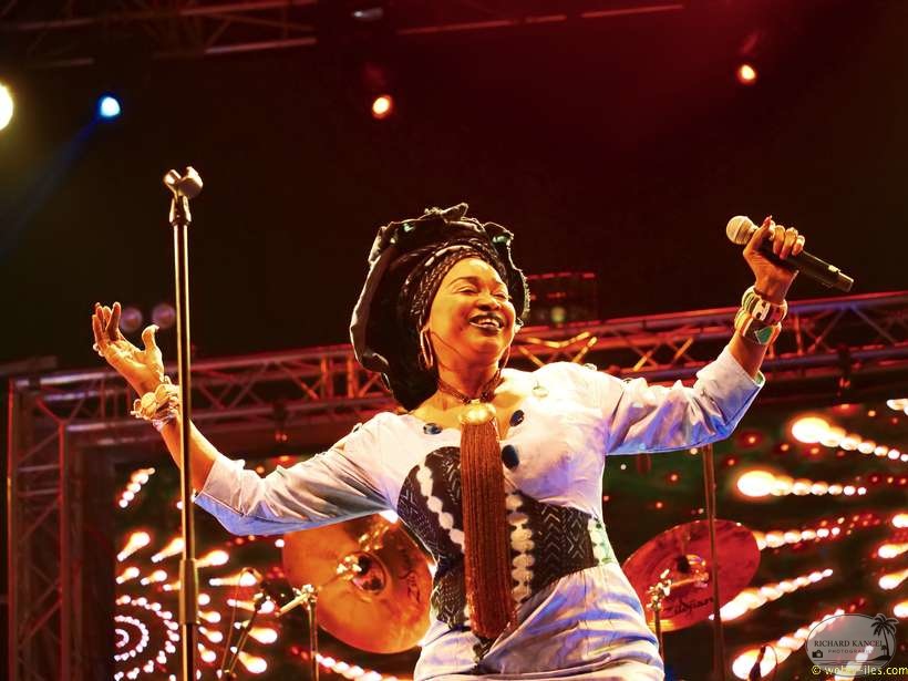 oumou-sangare-28.jpg