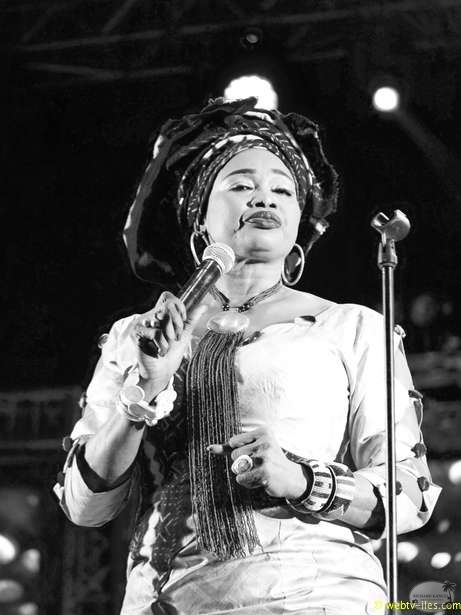 oumou-sangare-32.jpg