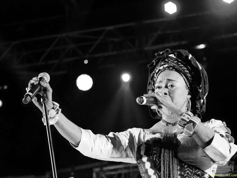oumou-sangare-36.jpg