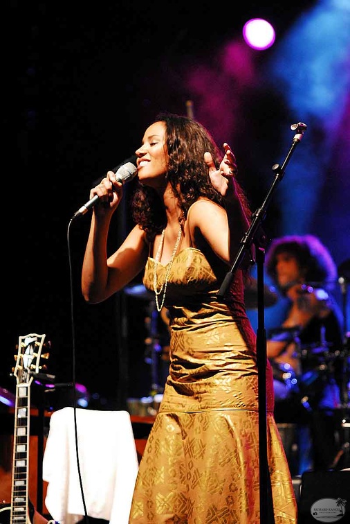 mayra-andrade6.jpg
