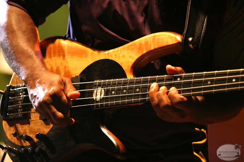 victor-wooten3.jpg