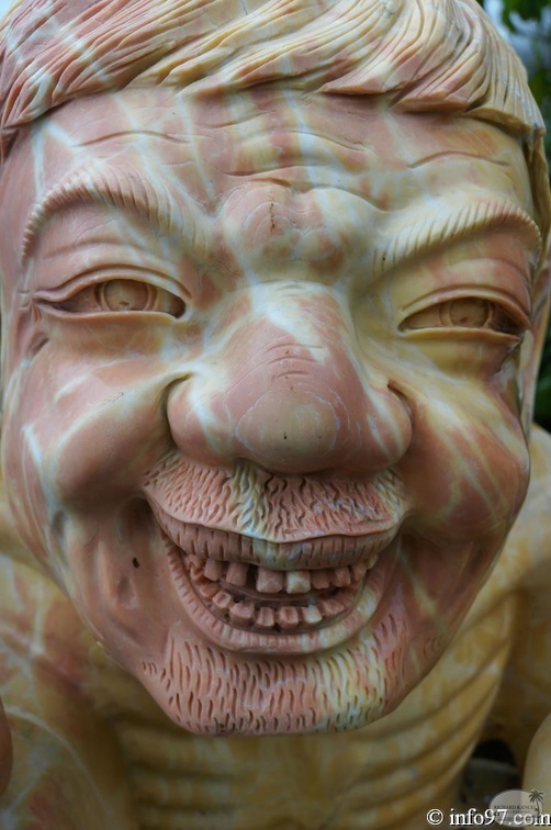 DSC02774sculpture-danang.jpg