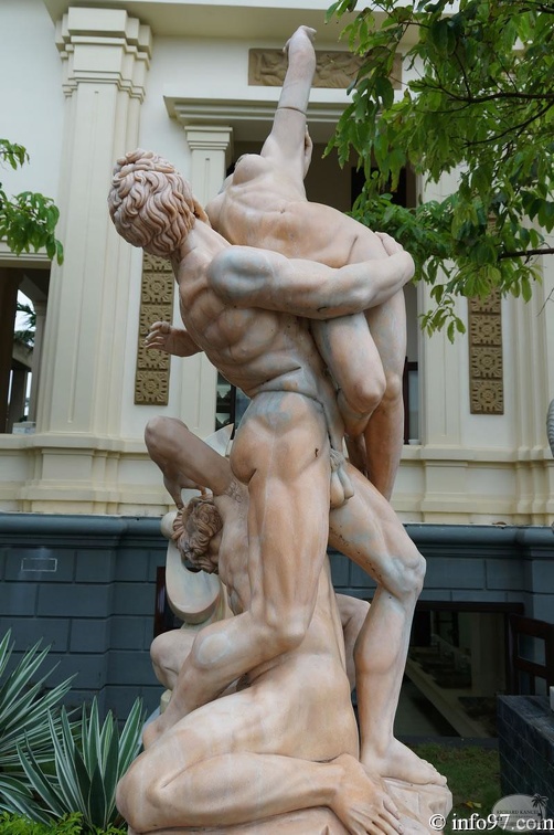 DSC02776sculpture-danang.jpg