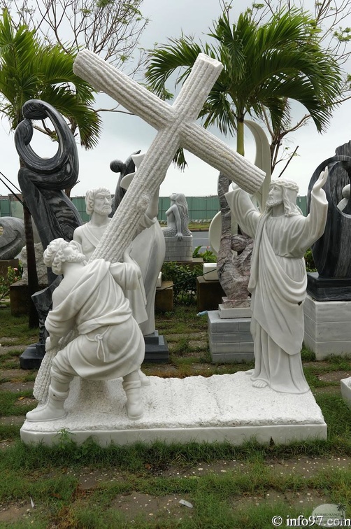 DSC02807sculpture-danang.jpg