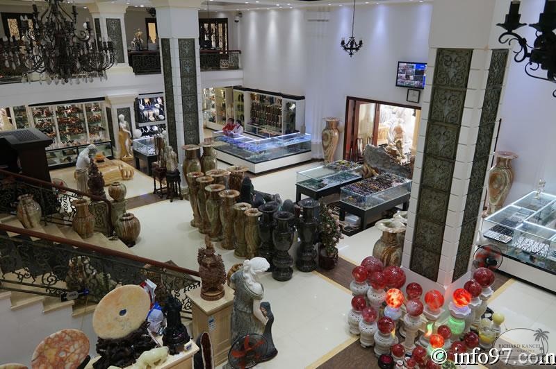 DSC02815sculpture-danang.jpg