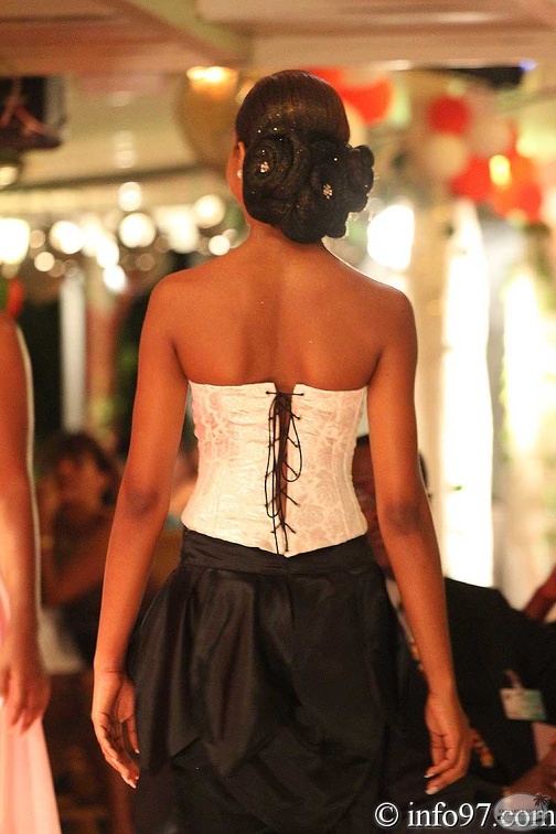 miss-guadeloupe2010-robe21.jpg