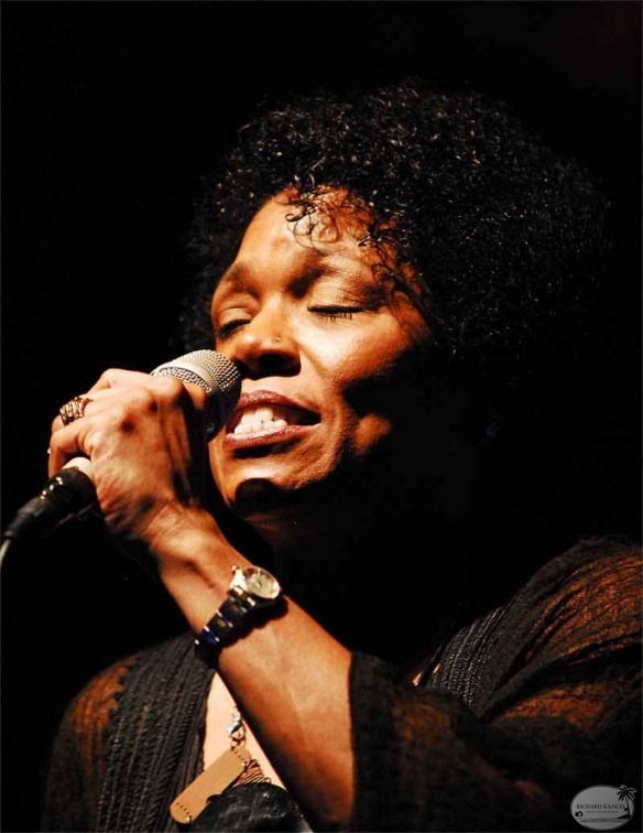 dee-dee-bridgewater3-la.jpg