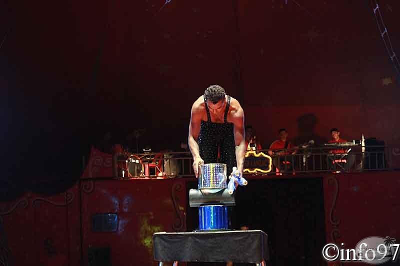 cirque-roger-lanzac-2011-6.jpg