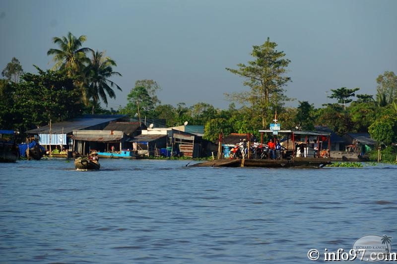 DSC04080marche-flottant.jpg