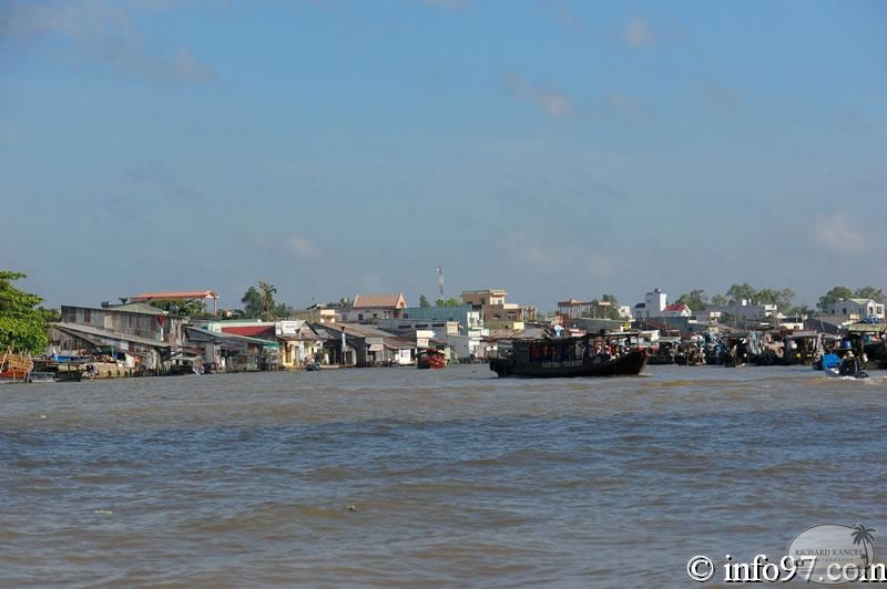 DSC04181marche-flottant.jpg