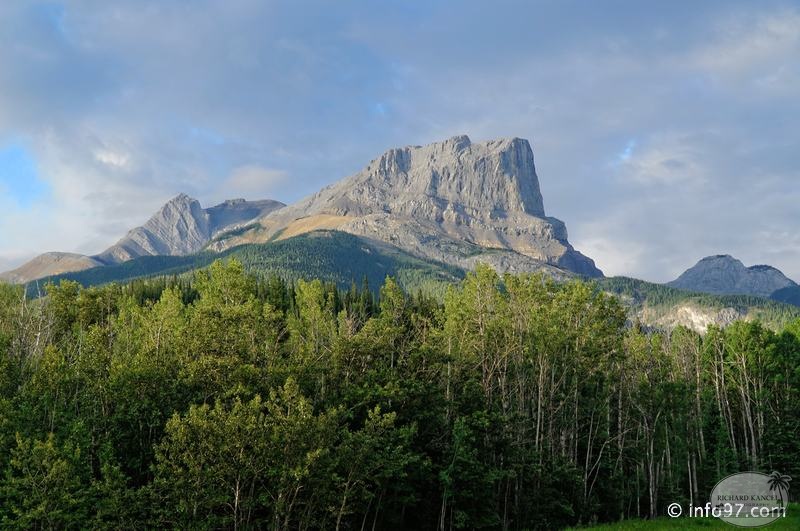 les-rocheuses-alberta-02.jpg
