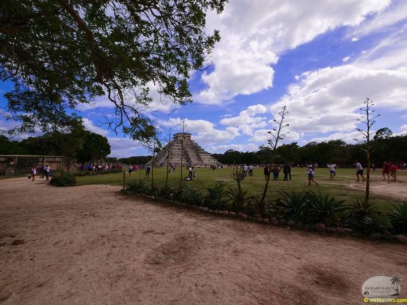 chitchen-itza-018.jpg