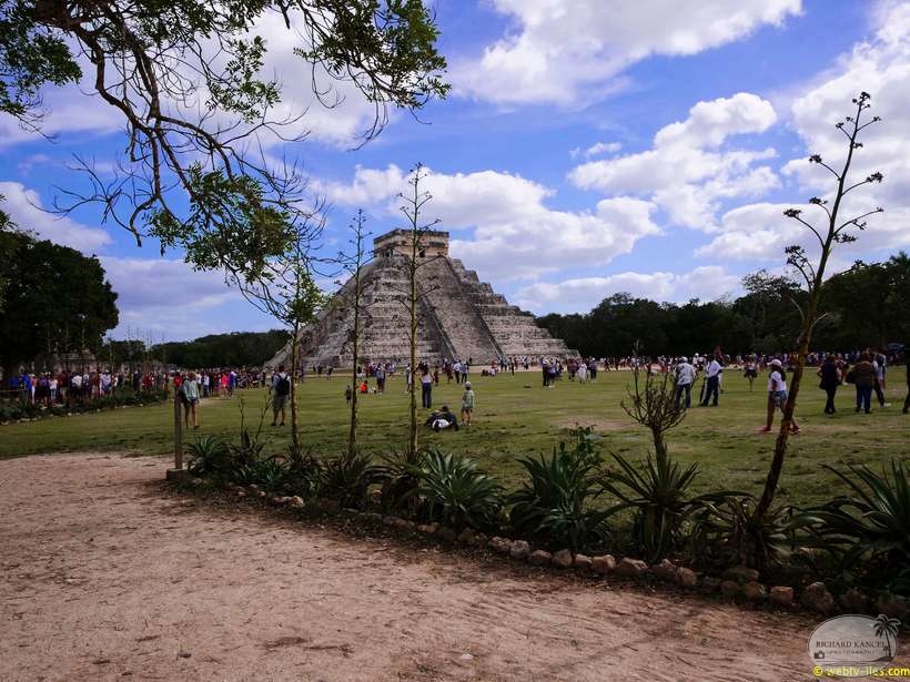 chitchen-itza-019.jpg