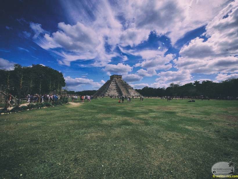 chitchen-itza-090.jpg