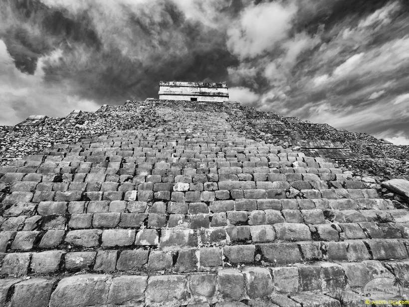 chitchen-itza-100.jpg