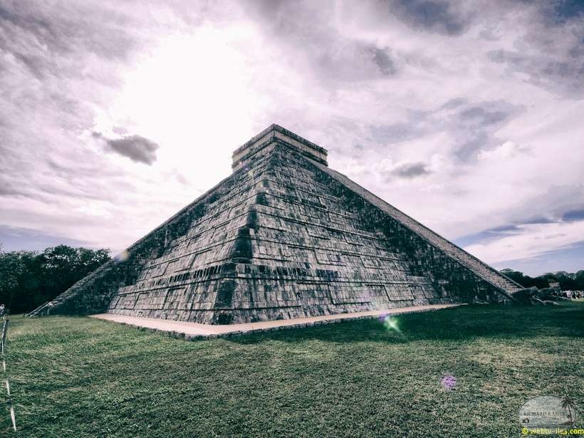 chitchen-itza-101.jpg