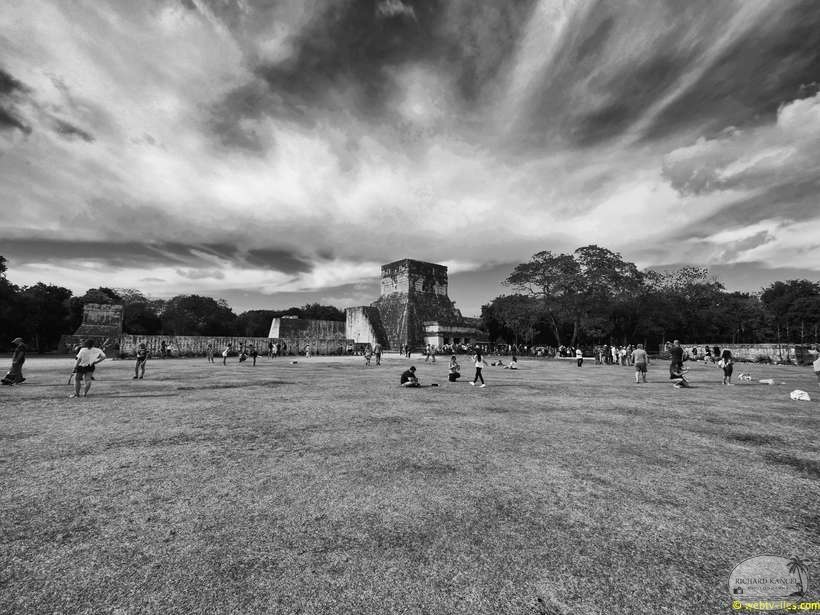 chitchen-itza-102.jpg