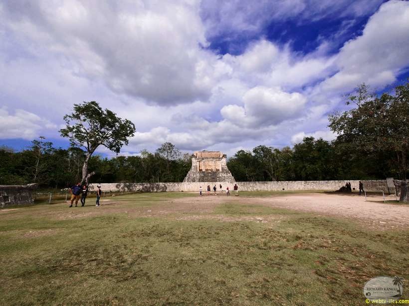 chitchen-itza-111.jpg