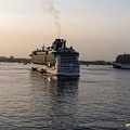 boat-caiman126.jpg