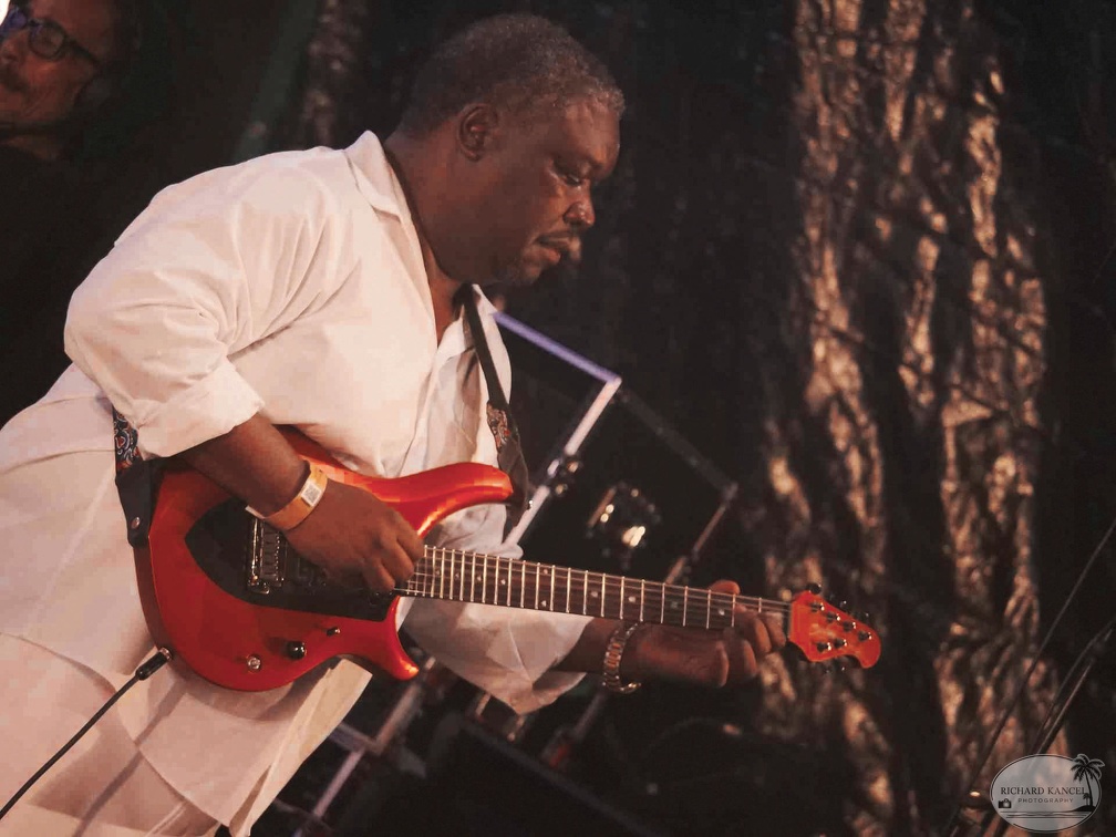 _1084198tabou-combo.jpg